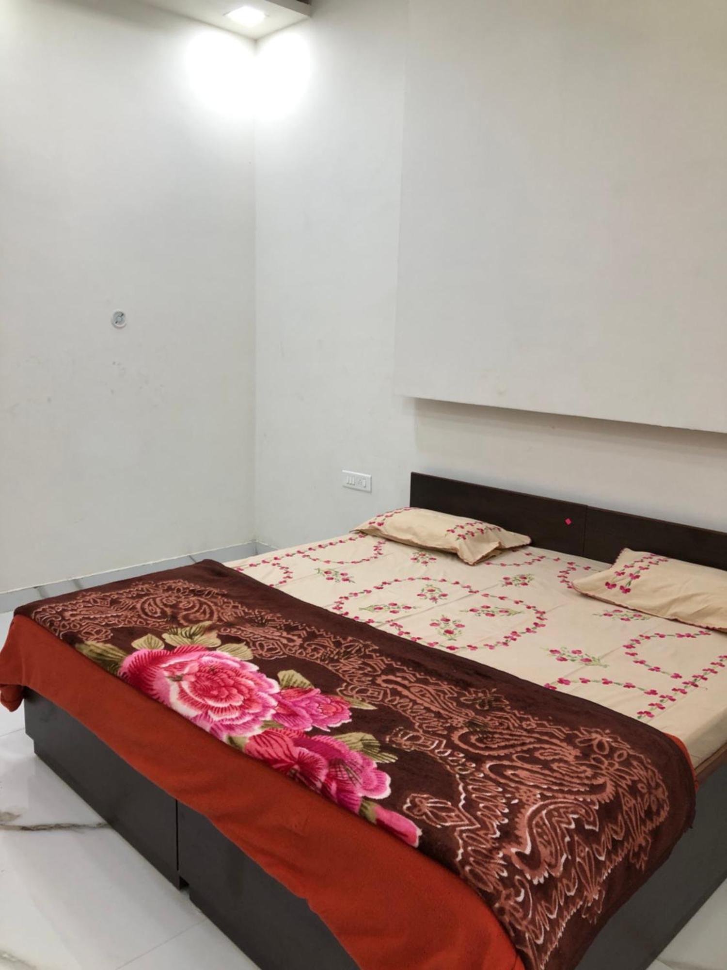 Ramaya Home Stay Варанаси Екстериор снимка