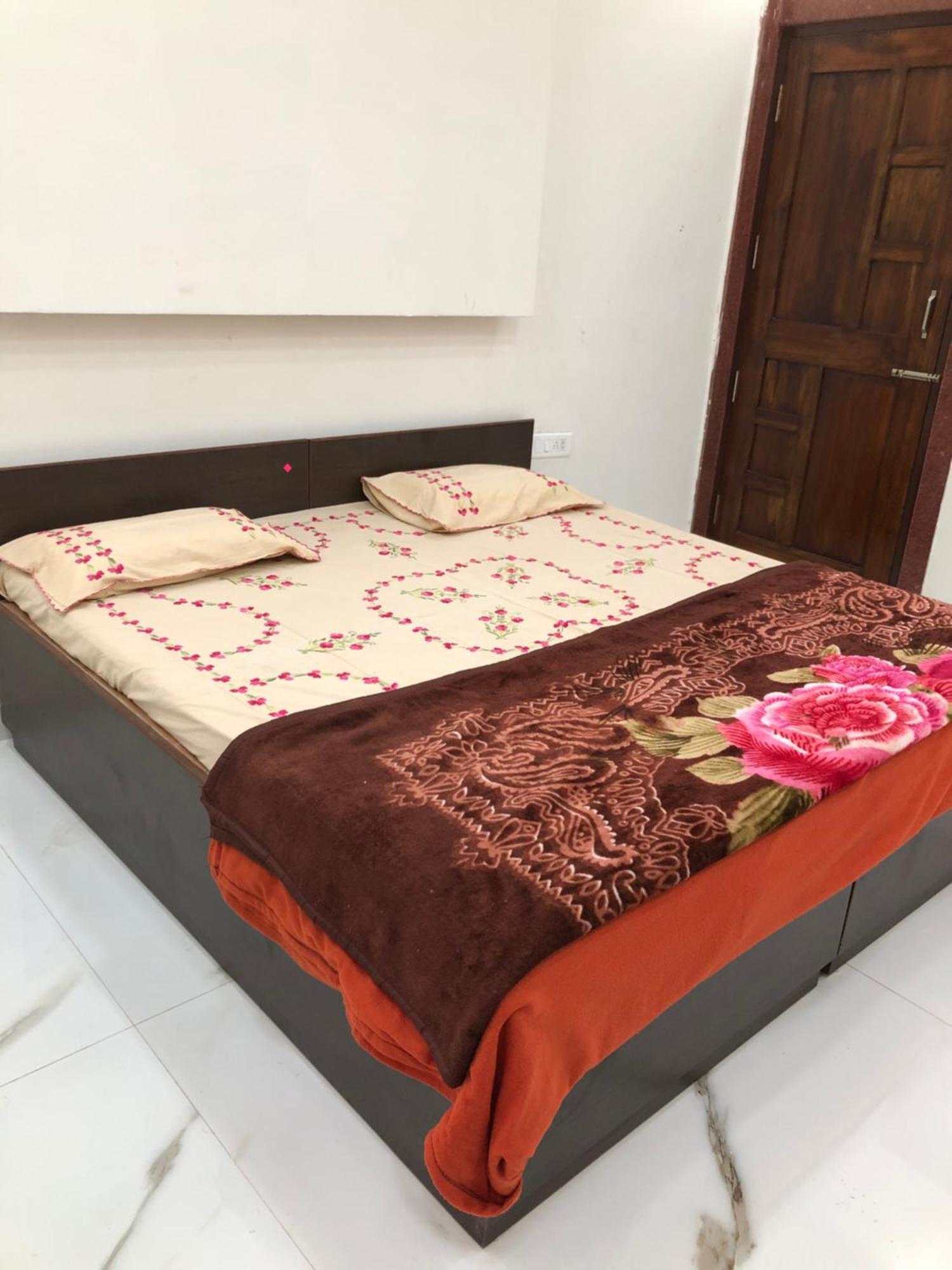 Ramaya Home Stay Варанаси Екстериор снимка