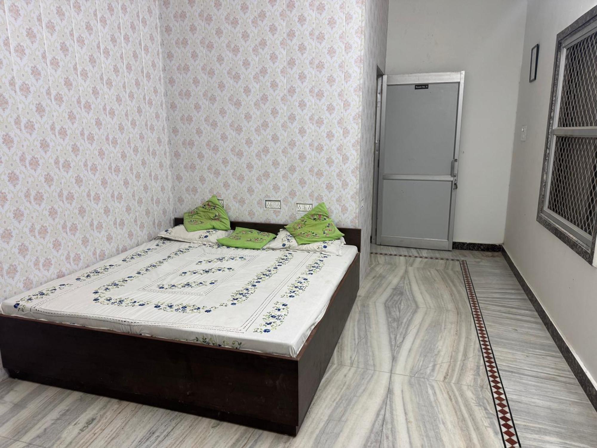 Ramaya Home Stay Варанаси Екстериор снимка